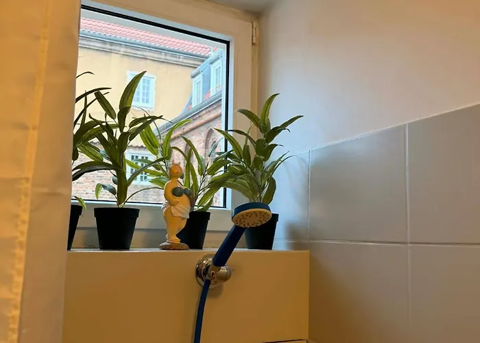 Str Flat Old Apartment